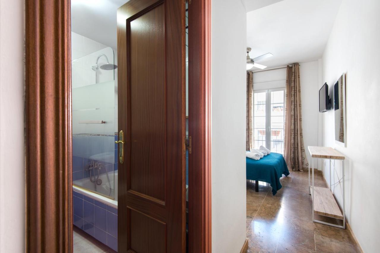 Center Apartment 2Bed 2B Aircon Wif And Parking Free マラガ エクステリア 写真