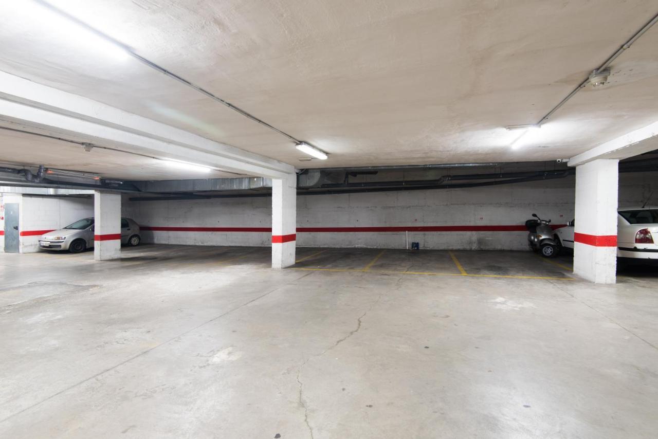 Center Apartment 2Bed 2B Aircon Wif And Parking Free マラガ エクステリア 写真