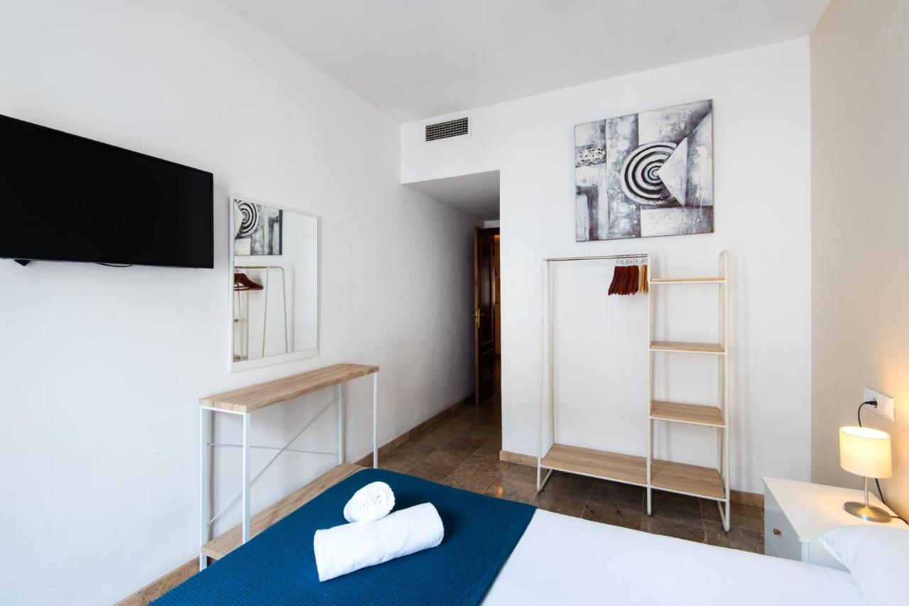 Center Apartment 2Bed 2B Aircon Wif And Parking Free マラガ エクステリア 写真